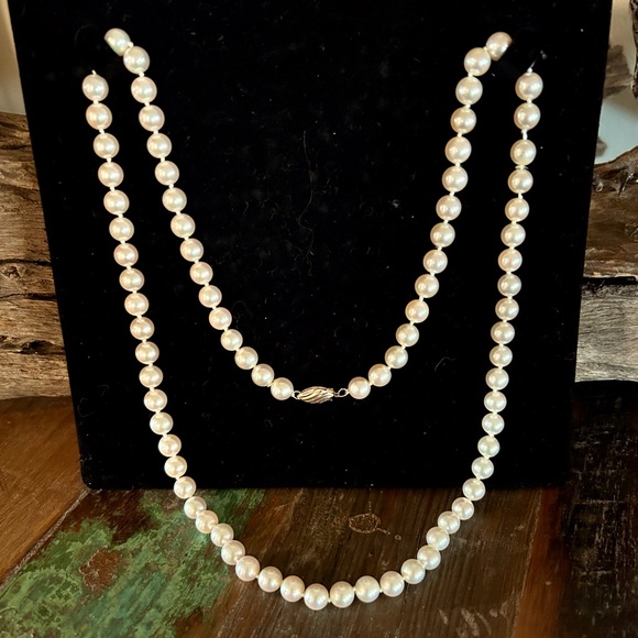 25” strand of pearls - Picture 1 of 2